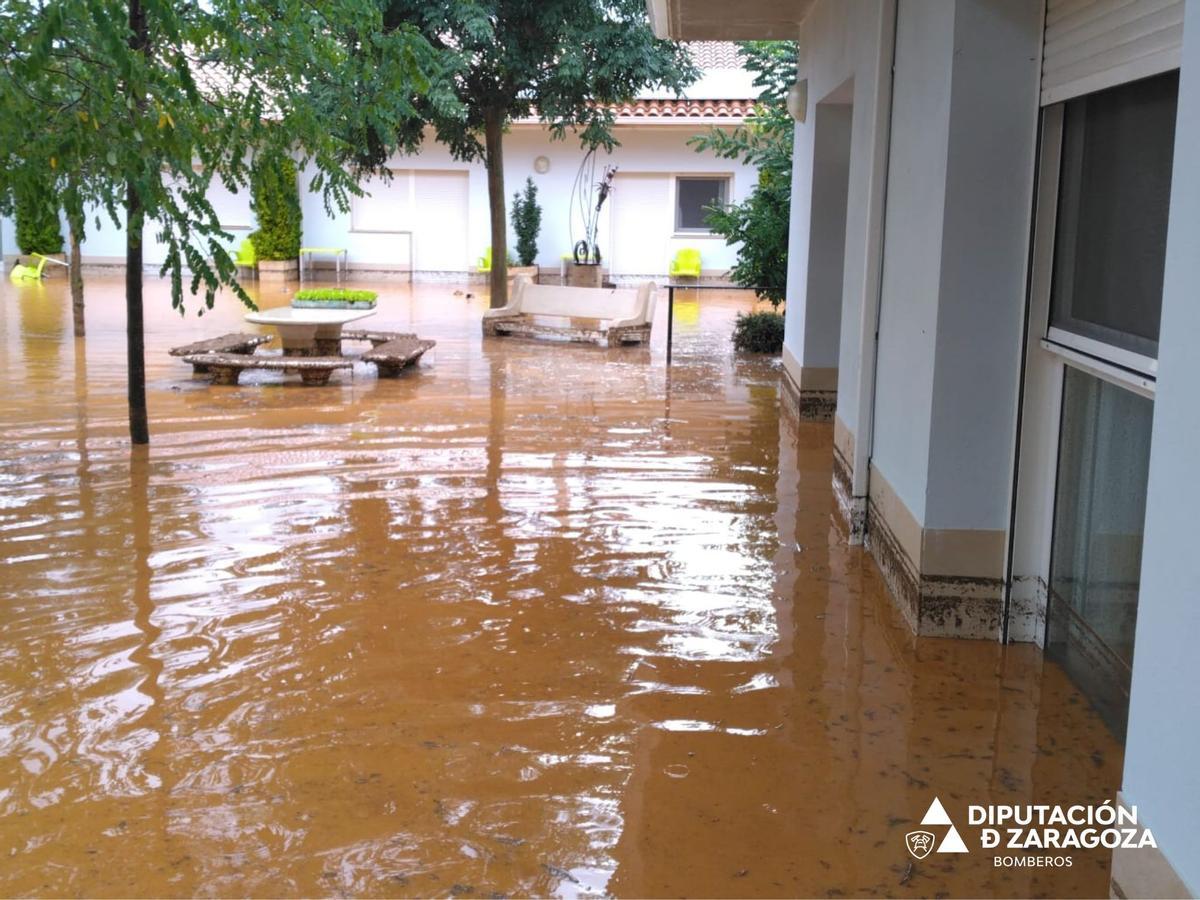 La residencia de la tercera edad de Romanos, inundada por las lluvias.