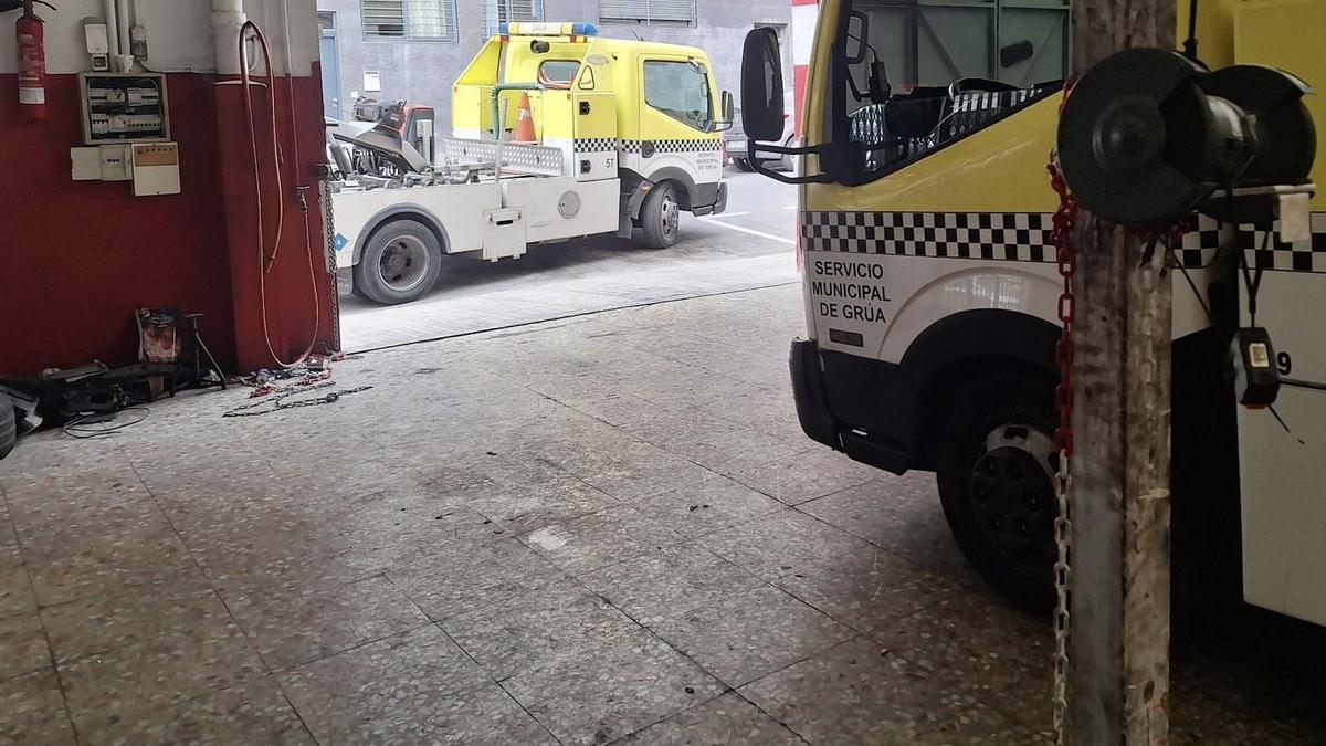 Imagen de la intervención policial en el taller mercánico de Elche donde presuntamente se cometieron las estafas