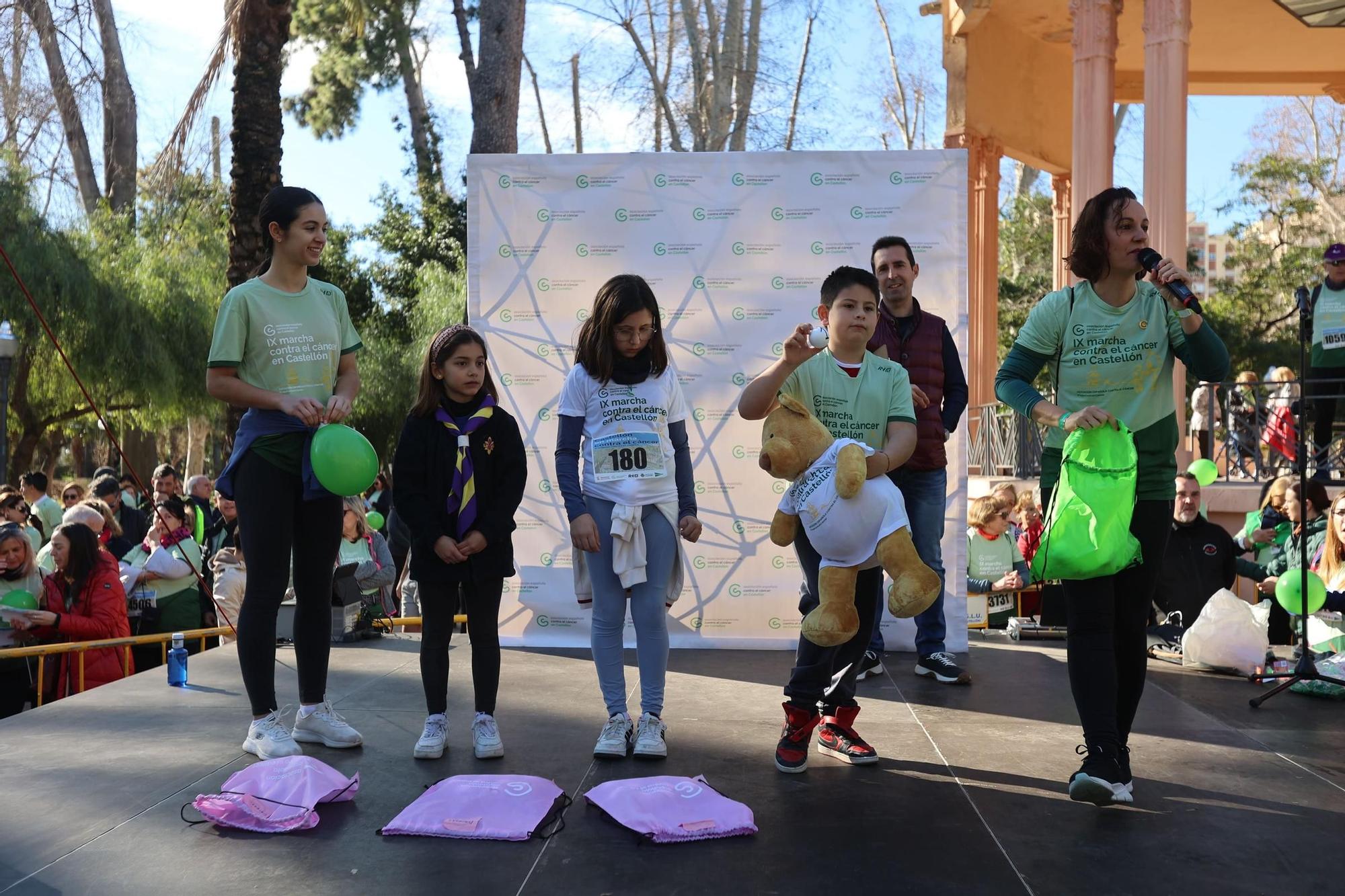 Búscate en la galería: Castelló se viste de verde en la IX marcha contra el cáncer