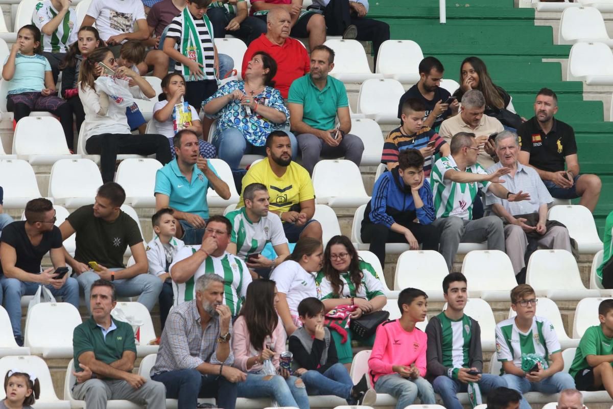 Los aficionados del Córdoba CF en el Arcángel