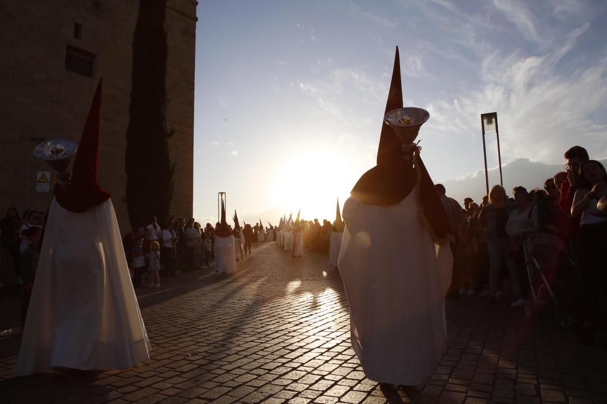 La Vera Cruz cruza el Guadalquivir