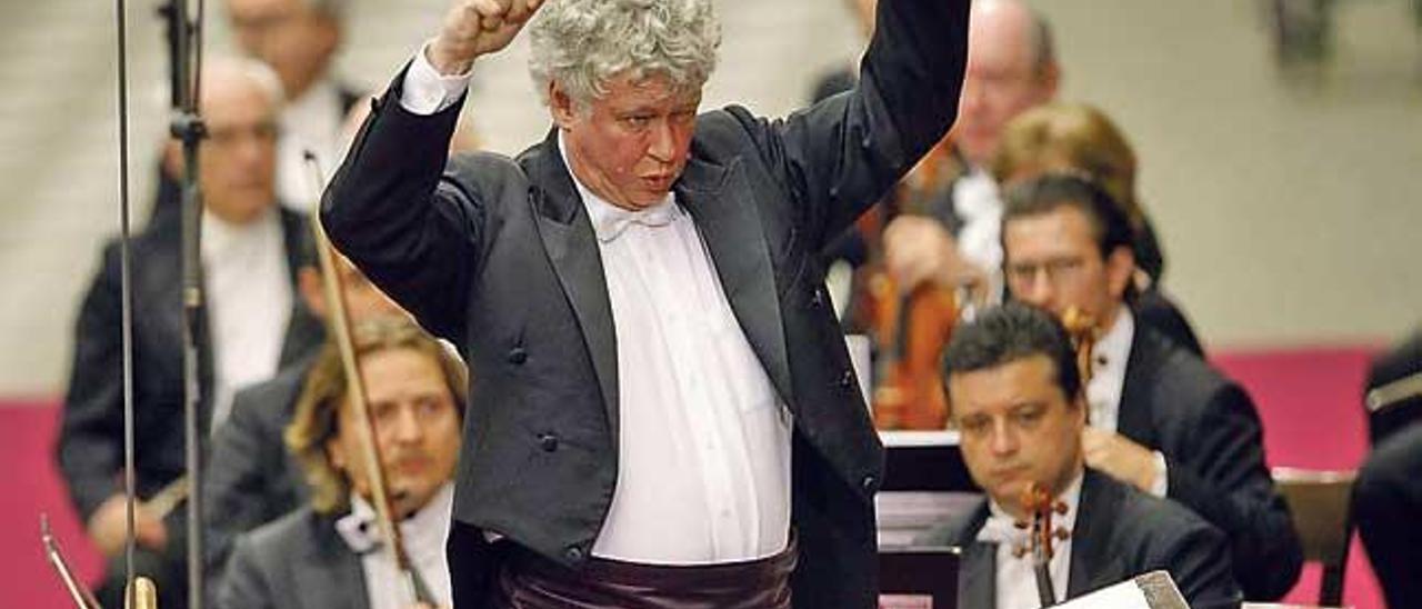 Zoltán Kocsis, en su faceta de director de orquesta.