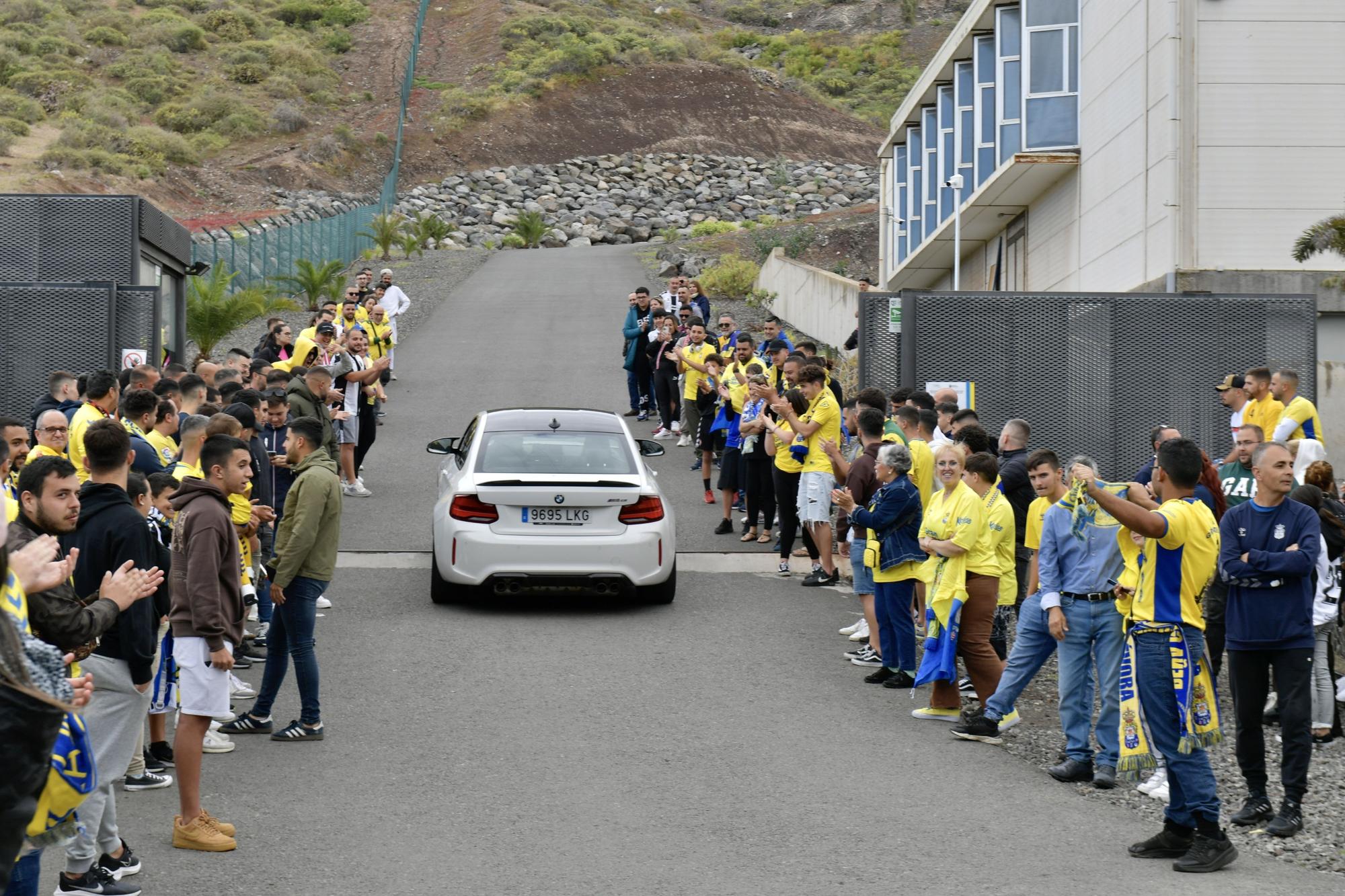 Aficionados despiden a la UD de Barranco Seco antes de ir a Tenerife