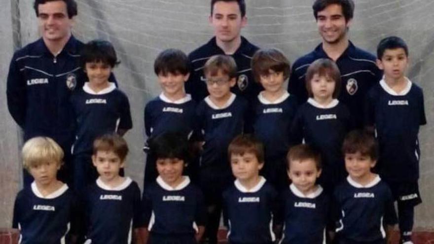 El equipo profútbol de 4 años del Asunción.