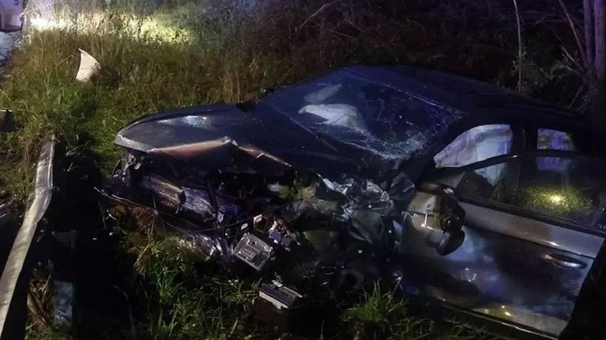 Estado en el que quedó el Volkswagen T-Roc implicado también en el accidente.