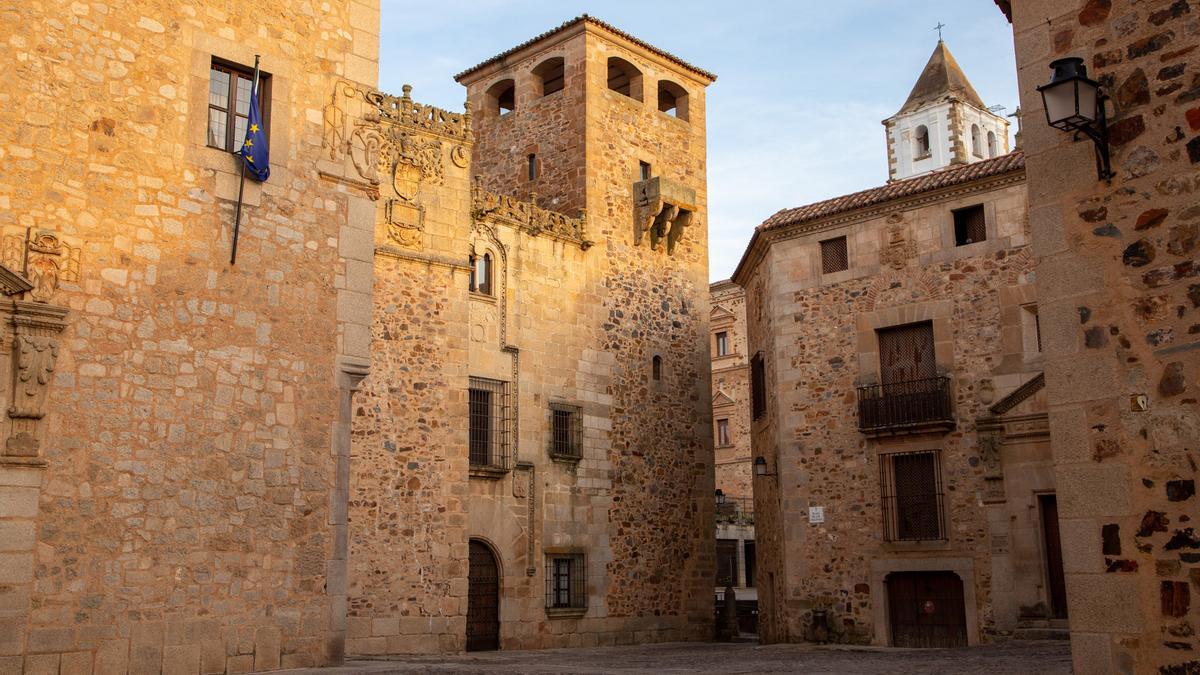 Palacio de los Golfines de Abajo, sede de la exposición.