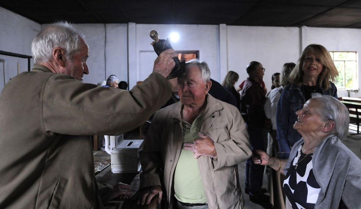 Procesión, en
Pardesoa. |
Bernabé/J. Lalín