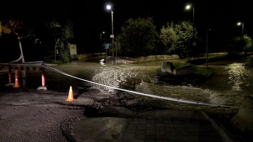 La rotura de una tubería provoca cortes de agua en Secar de la Real