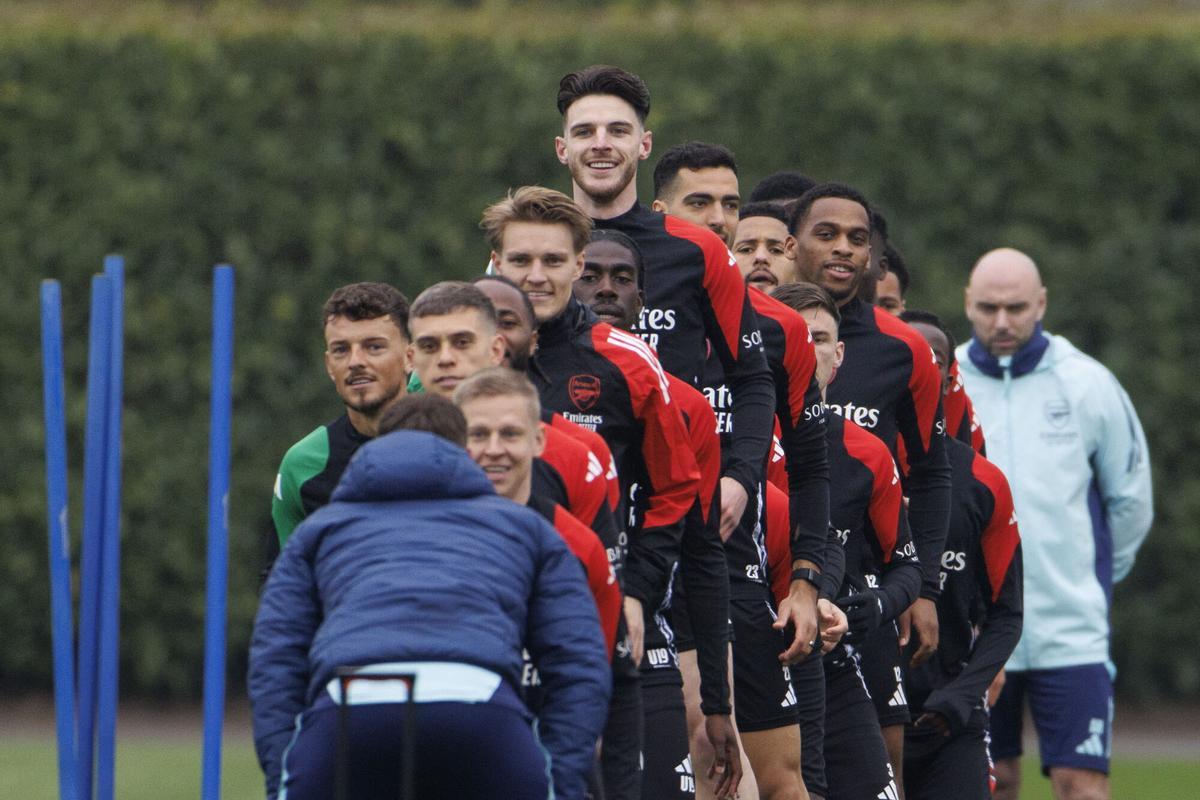 Los jugadores del Arsenal, en el entrenamiento previo al partido de esta noche.