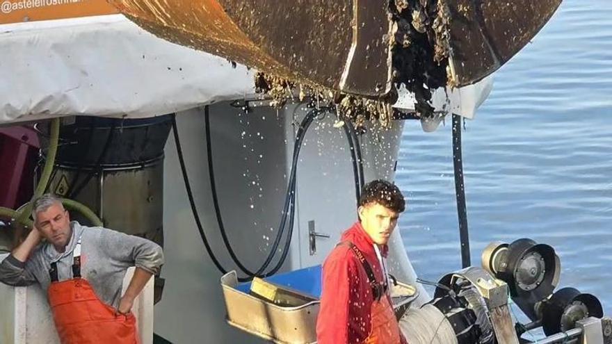 Los bateeiros gallegos, a medio gas y a la espera de que Italia venga al rescate