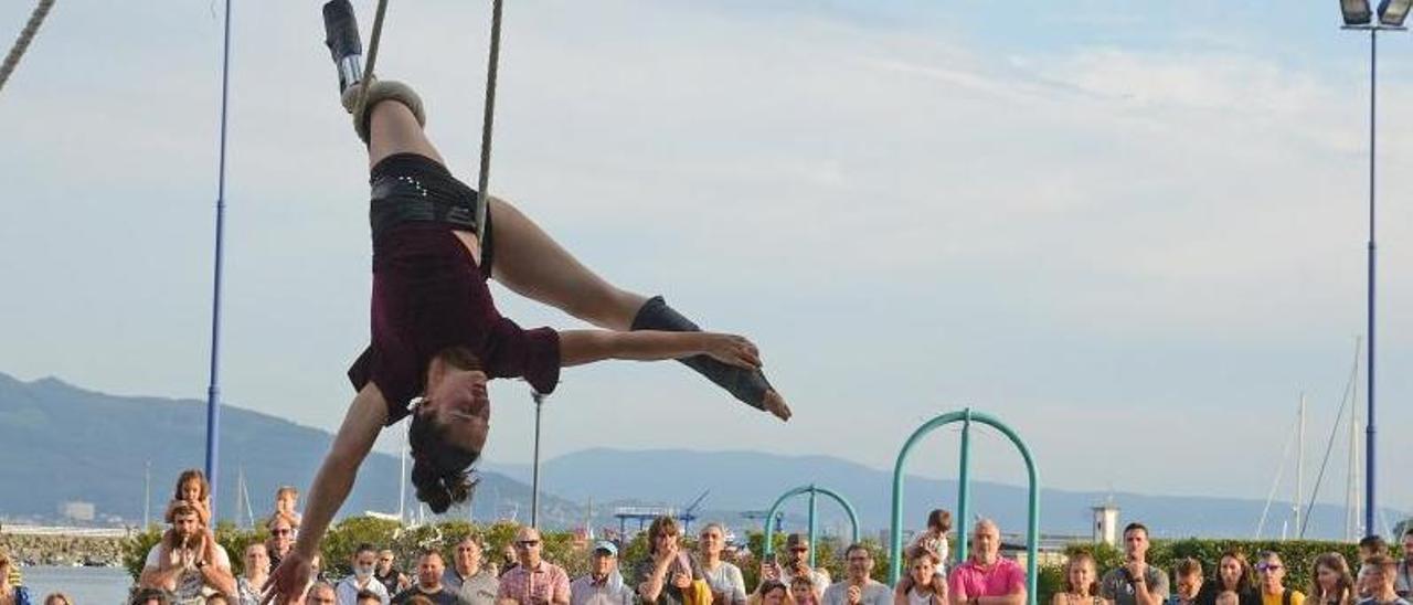 Raquel Veganzones durante unha das súas acrobacias.   | // G.NÚÑEZ