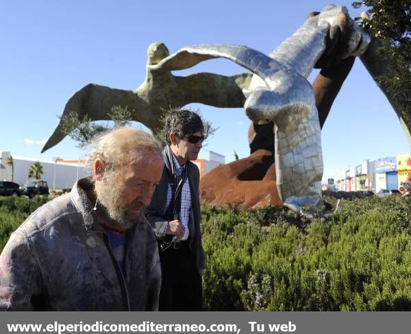 Galería de fotos: Cae la estatua de Ripolles