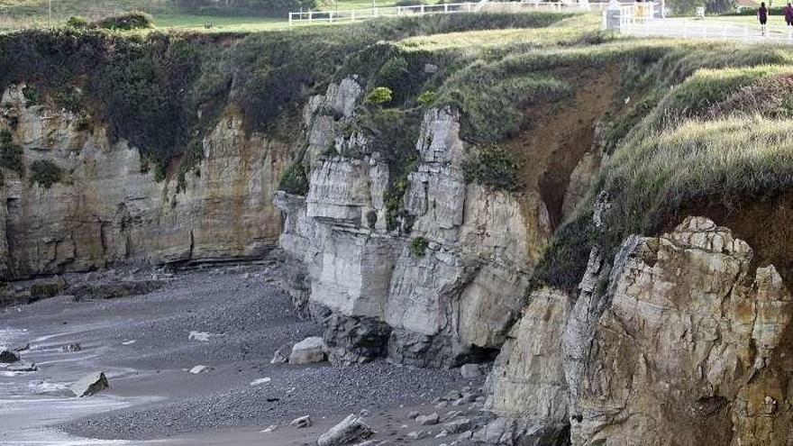 Zona de la playa de El Rinconín donde fue recuperado el cadáver.