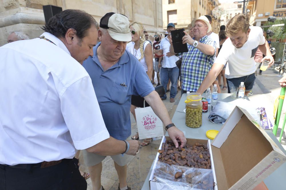 El concurso de lanzamiento de hueso en Elche