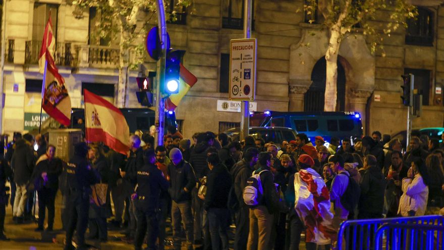 La justicia reabre la causa por el ahorcamiento del muñeco de Sánchez en la protesta de Nochevieja en Ferraz