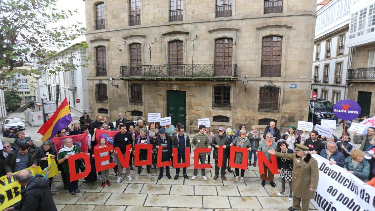Concentración en la Casa Cornide en noviembre de 2023