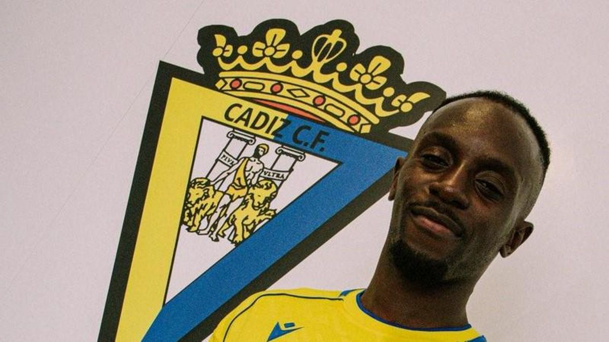 Yussi Diarra, con el uniforme del Cádiz.