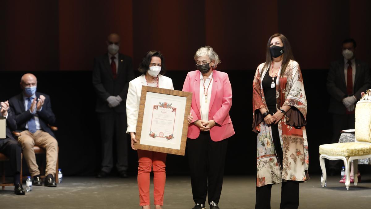 Entrega de honores y distinciones de Gijón en el teatro Jovellanos