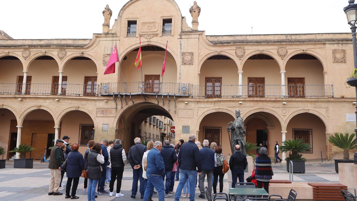 Grupo de turistas visitando Lorca, en una imagen de archivo.