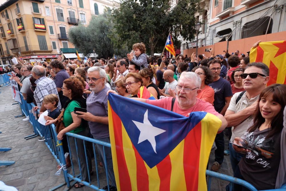 Manifestación en la plaza de Cort contra la "represión" policial en el referéndum de Cataluña