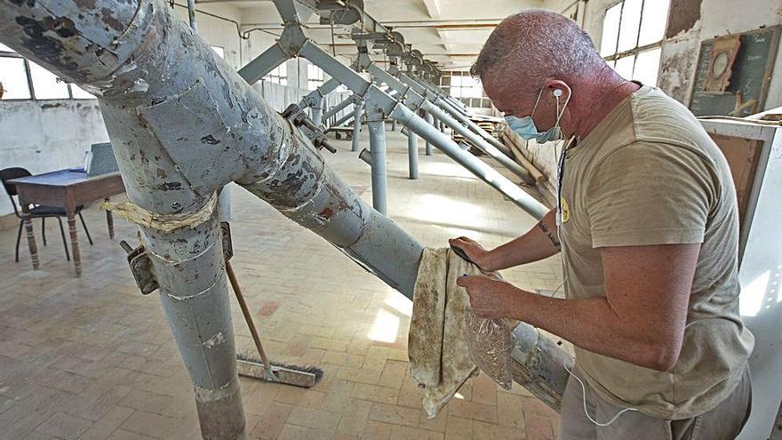 Las dos históricas harineras de Benalúa Sur dejan Alicante tras casi nueve décadas de actividad
