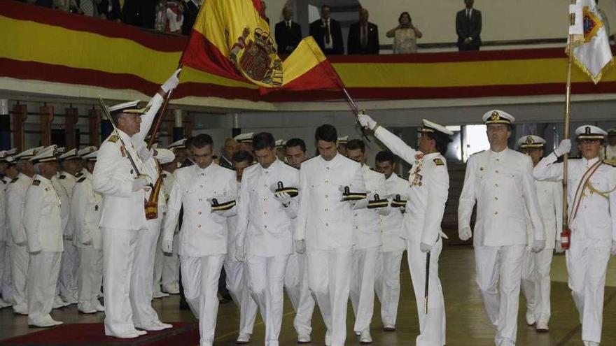 La Escuela Naval acogió ayer una jura de reservistas y personal civil voluntario. // S.A.