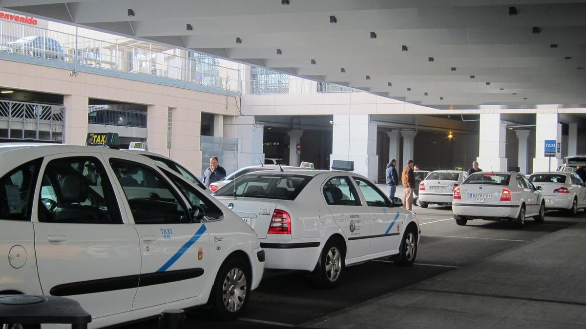 Taxis en el aeropuerto de Málaga.