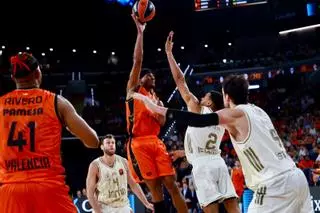 El Valencia Basket - Fenerbahçe en el Roig Arena, en imágenes