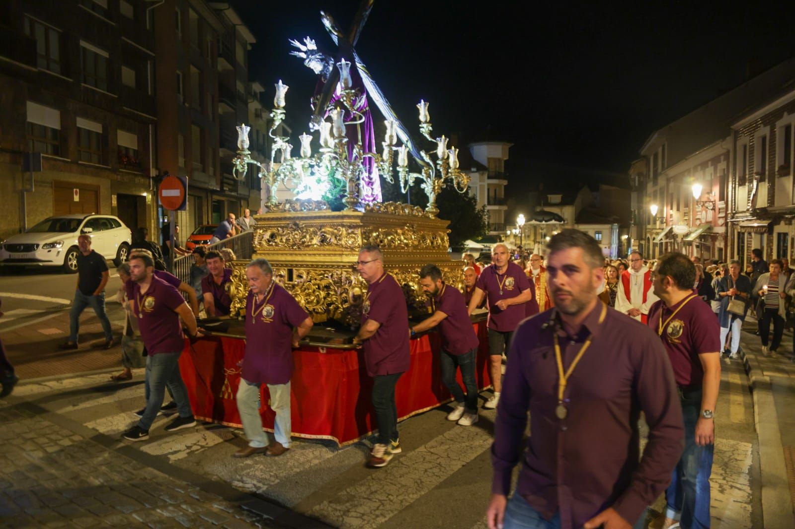 El Ecce Homo conmueve a Noreña en una multitudinaria procesión