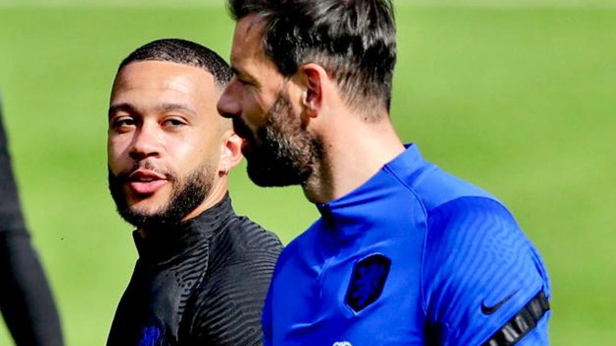 Van Nistelrooy, junto a Memphis Depay en las instalaciones de la KNVB