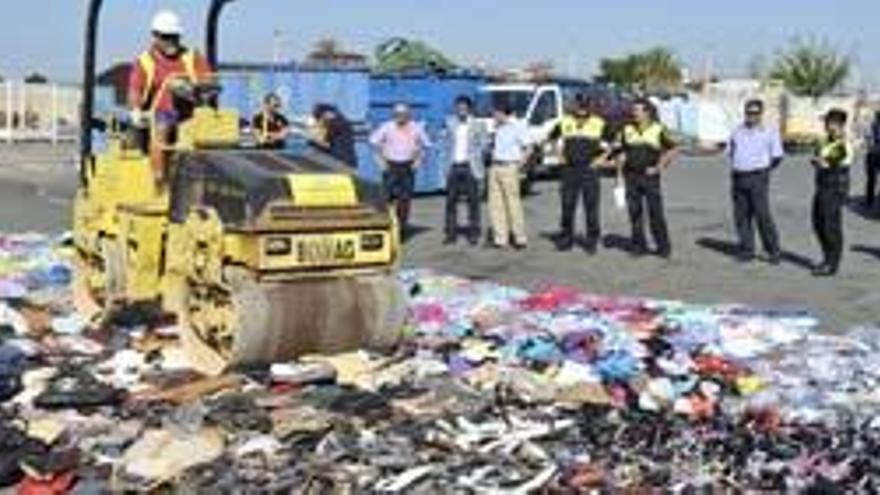 Torrevieja destruye 18.000 objetos decomisados por la Policía