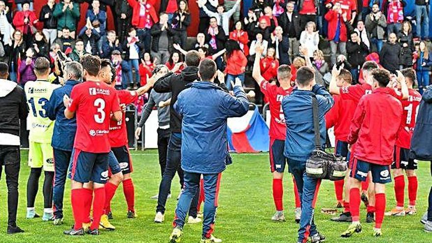 Els jugadors de l&#039;Olot, al final del partit.