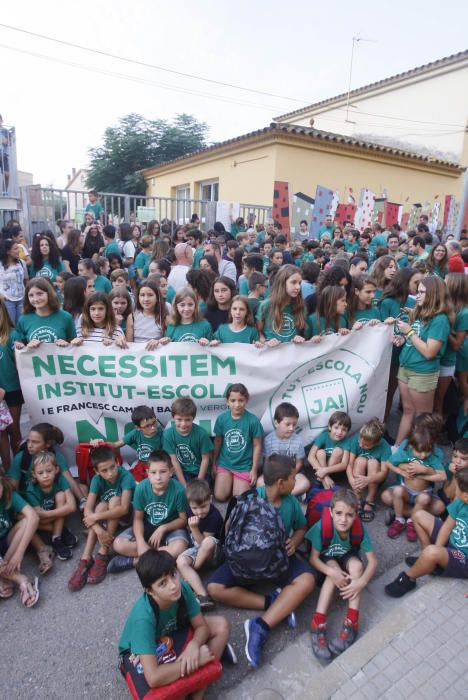 Protesta a Verges per reclamar el nou institut-escola