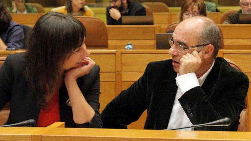 Ana Pontón y Jorquera, conversando en el Parlamento. // X.Álvarez