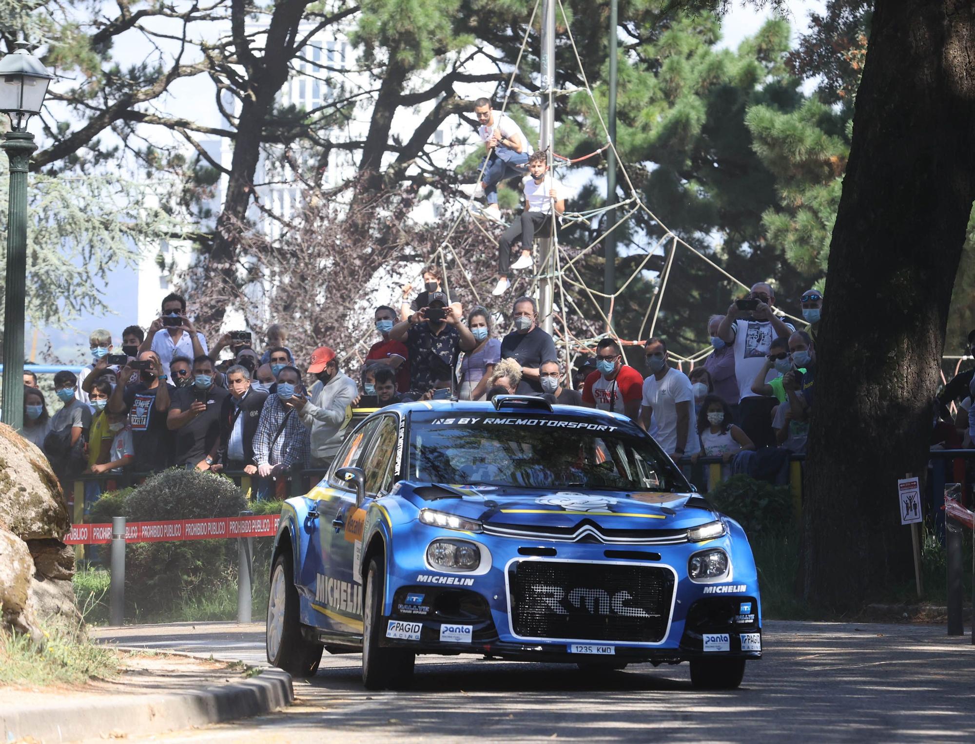 El espectáculo del Rallye Rías Baixas se apodera de O Castro