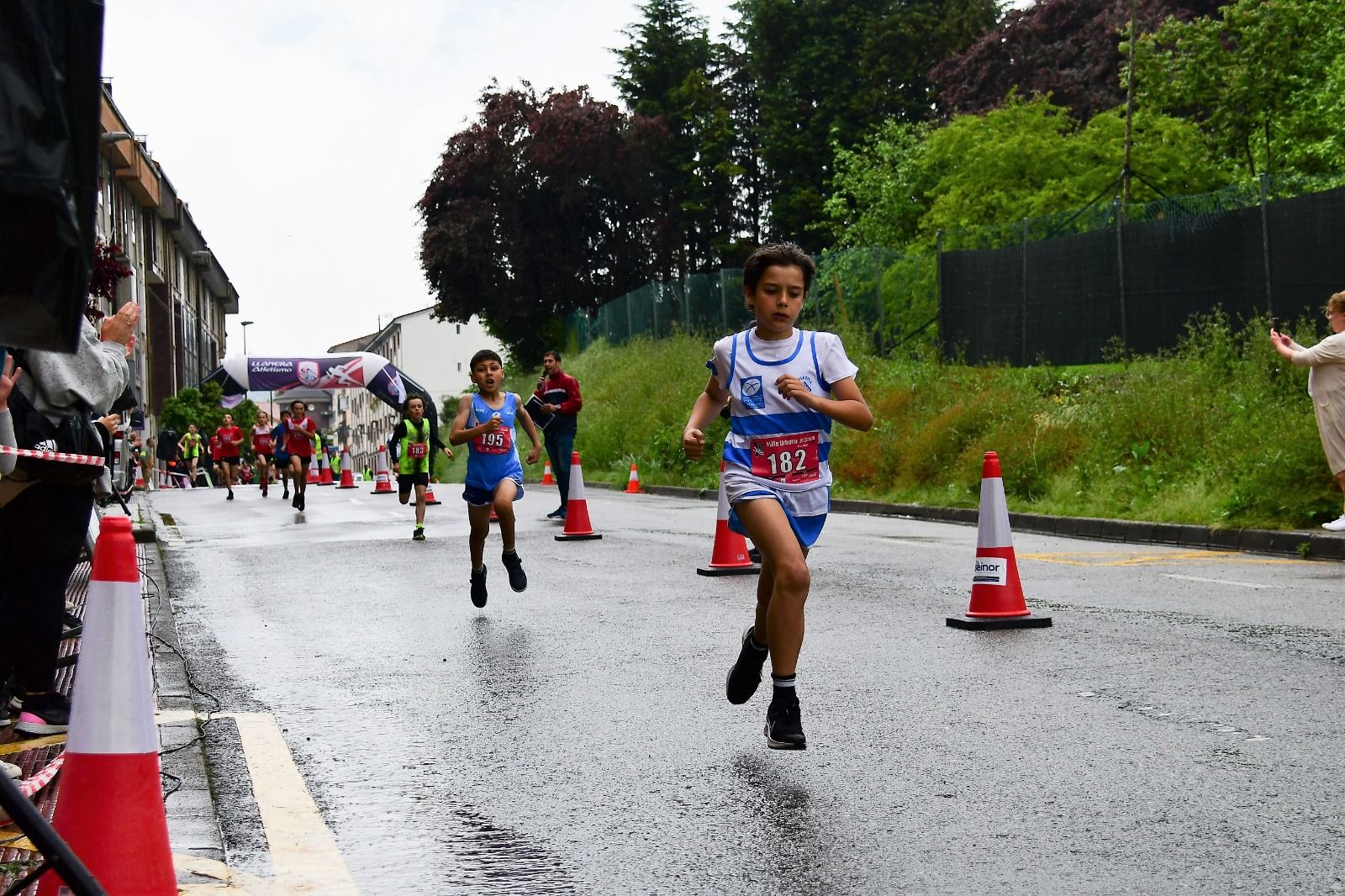 Moha Bakkali y Mariam Benkert se imponen en una competición que fue "una fiesta del atletismo"