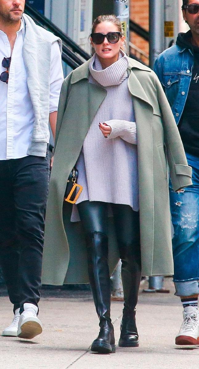 Pantalón de cuero efecto 'leggings': así los lleva Olivia Palermo