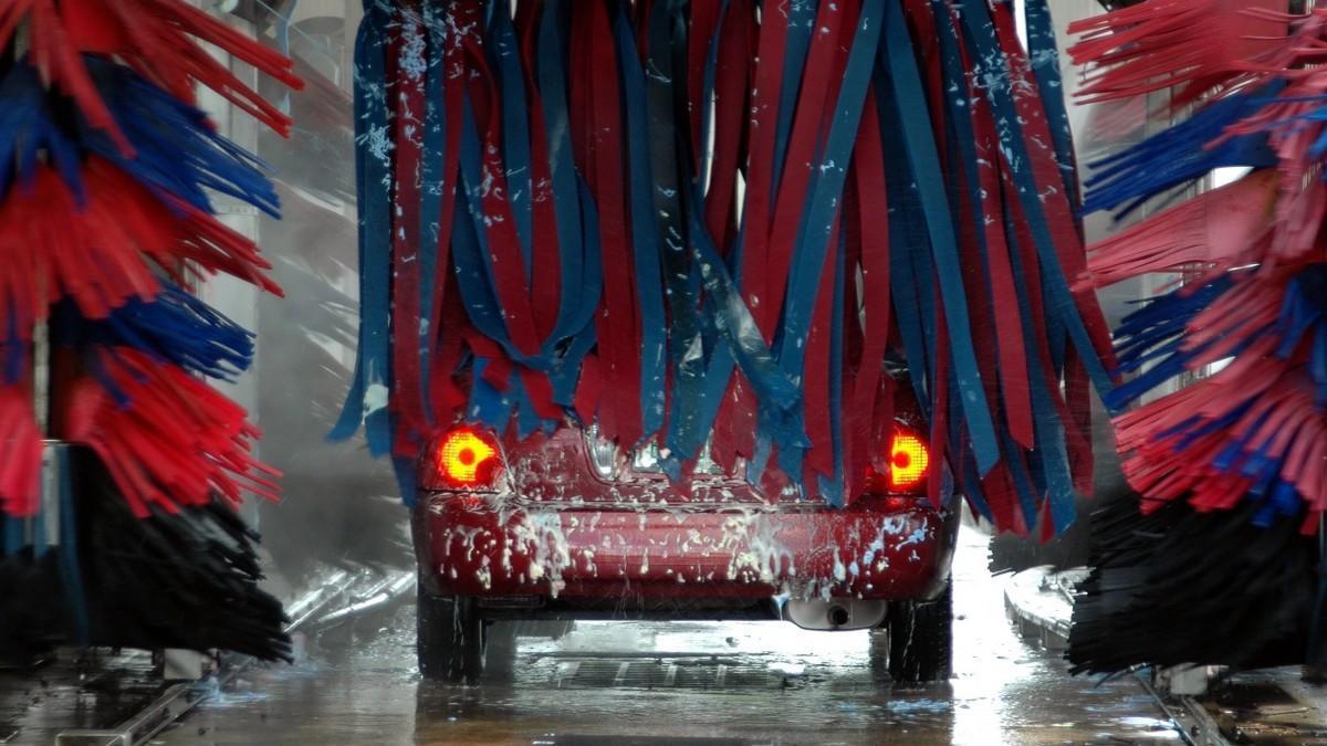 Lavado a presión para el coche o autolavado, ¿cuál es mejor?