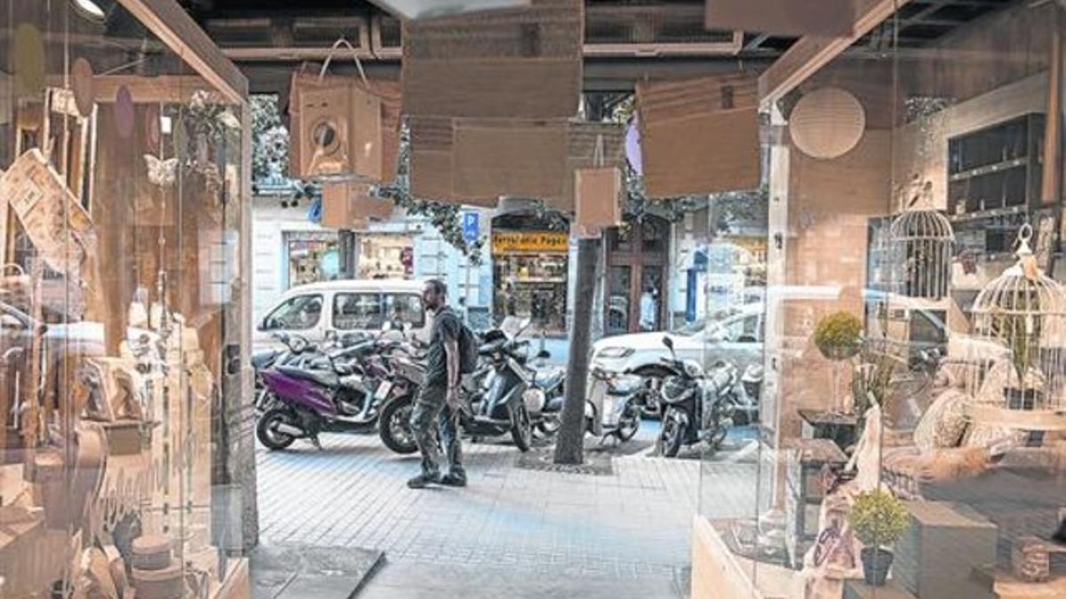 Comercio de la calle de Gran de Gràcia, uno de los ejes de Barcelona Comerç donde pueden abrir los domingos, ayer.