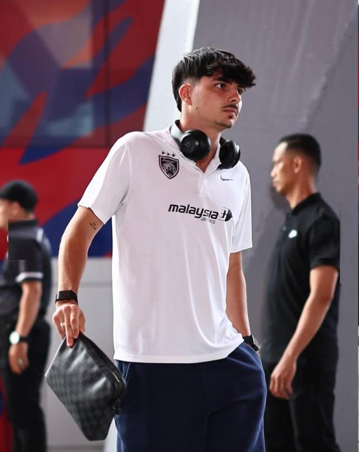 Teto, a su llegada al último partido de su club en Malasia.