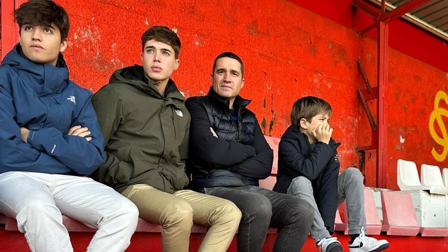 Por la izquierda, Miguel, Javi, Javier y Nico Dorado, en Mareo, durante la última visita de la familia a Gijón. | J. Dorado