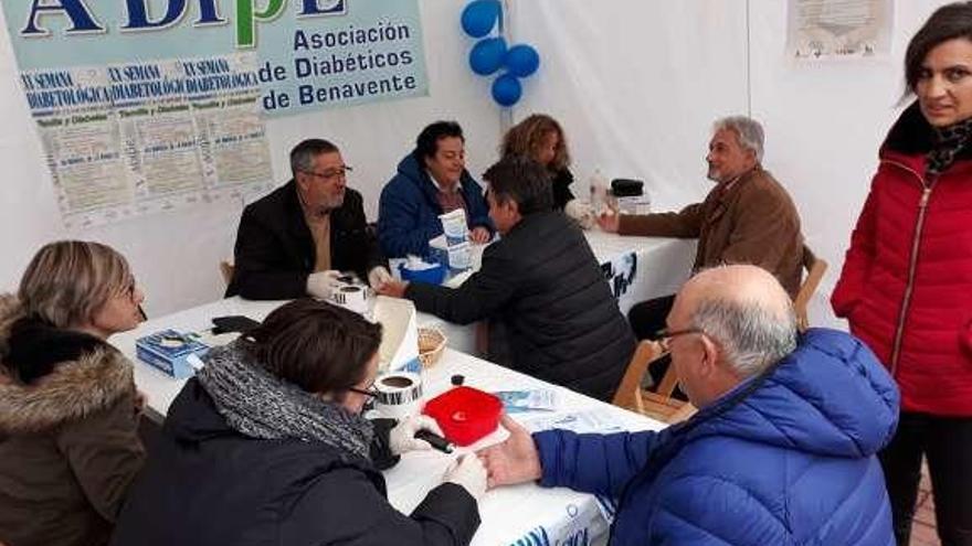 Imagen de las glucemias realizadas ayer en la plaza de las Monjas.