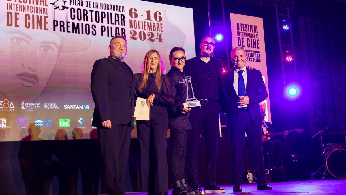 Los principales galardonados en "Cortopilar" de Pilar de la Horadada con Álex Lora y