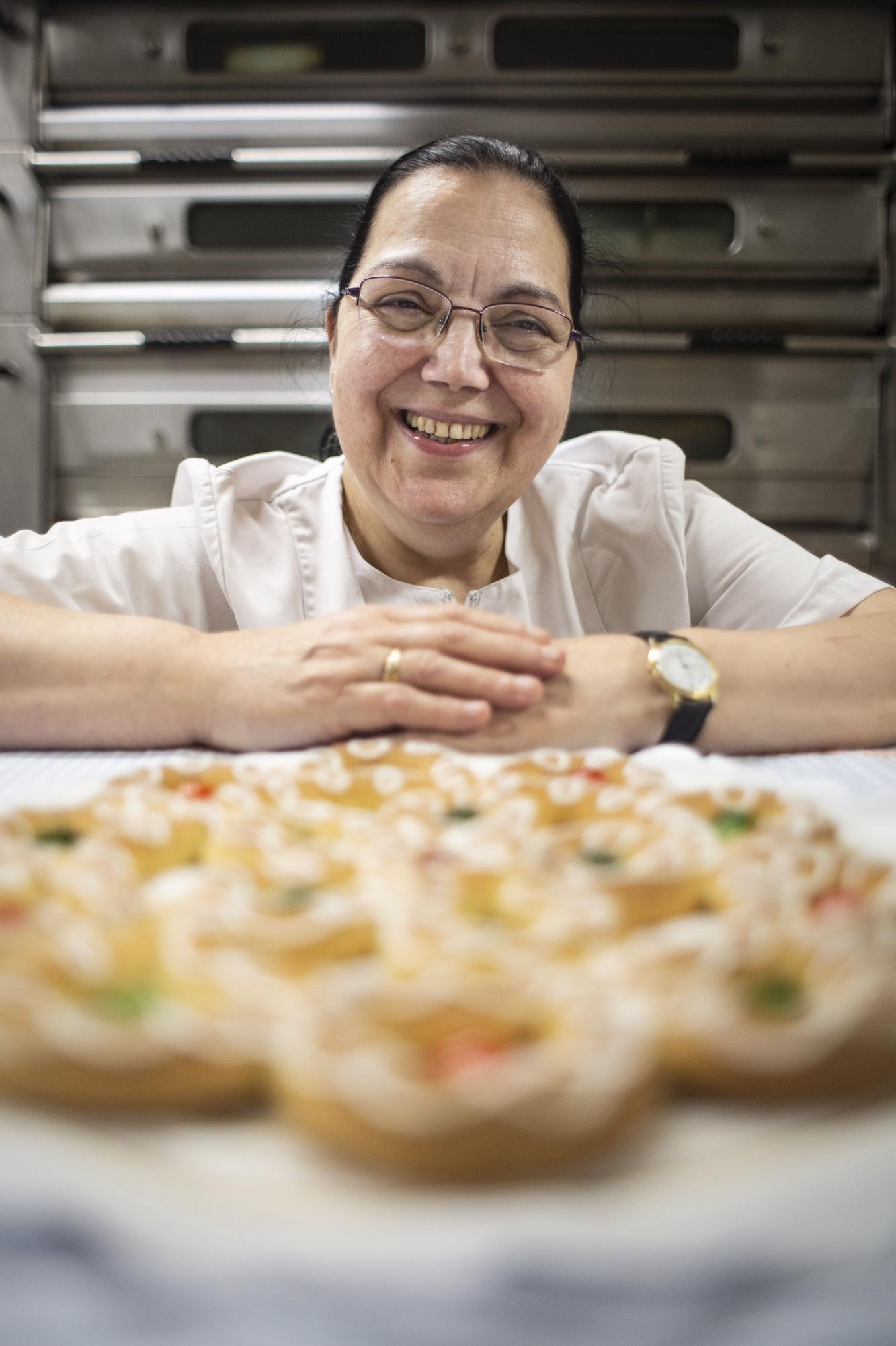 María Eugenia Fernández Doval, con una de sus veneras.