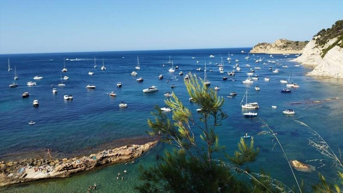 Masificación náutica en la costa de Xàbia
