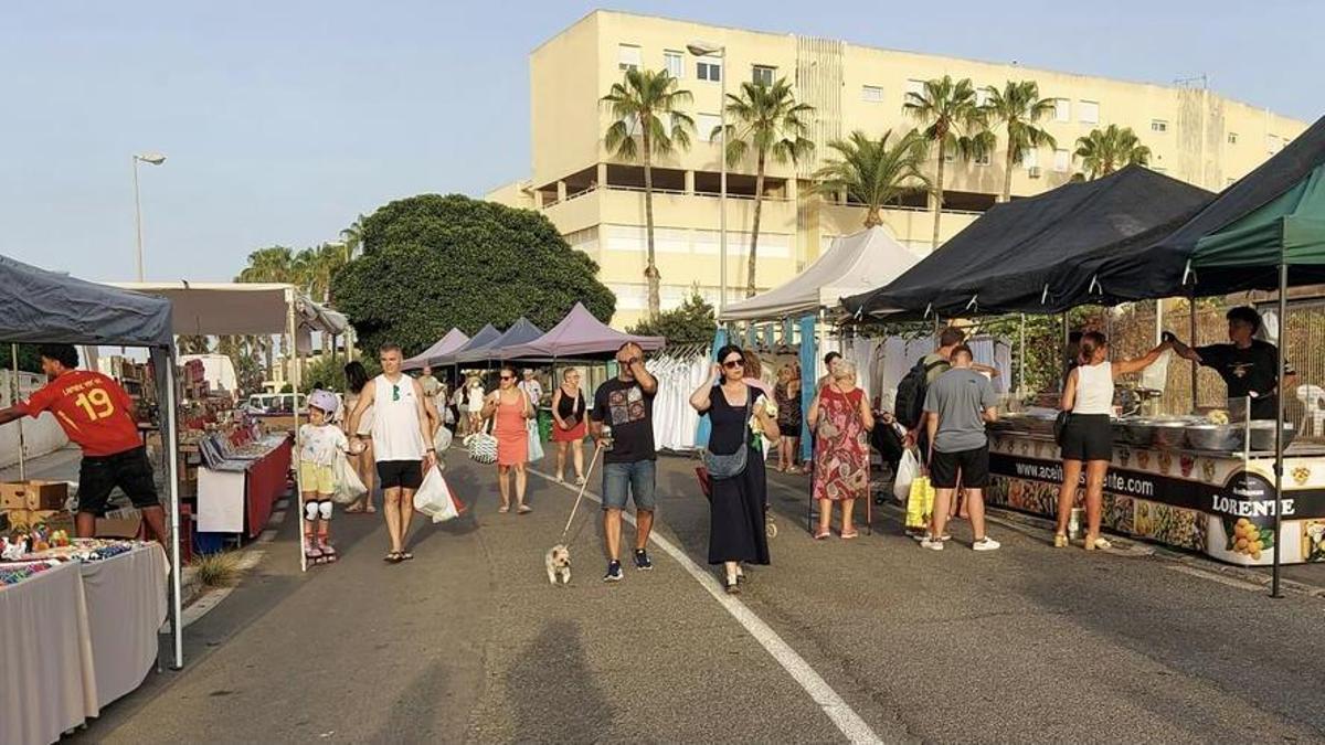 El mercadillo de Urbanova ya es una realidad