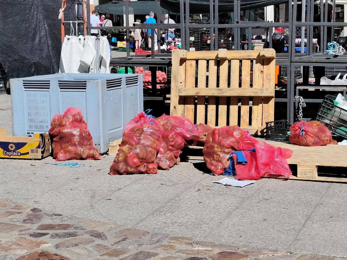 GALERÍA | El mercado de frutas y verduras de Benavente, en imágenes
