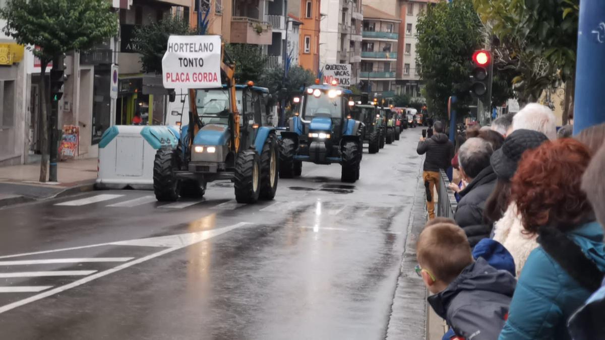 Un momento de la protesta celebrada este mediodía en Sabiñánigo.