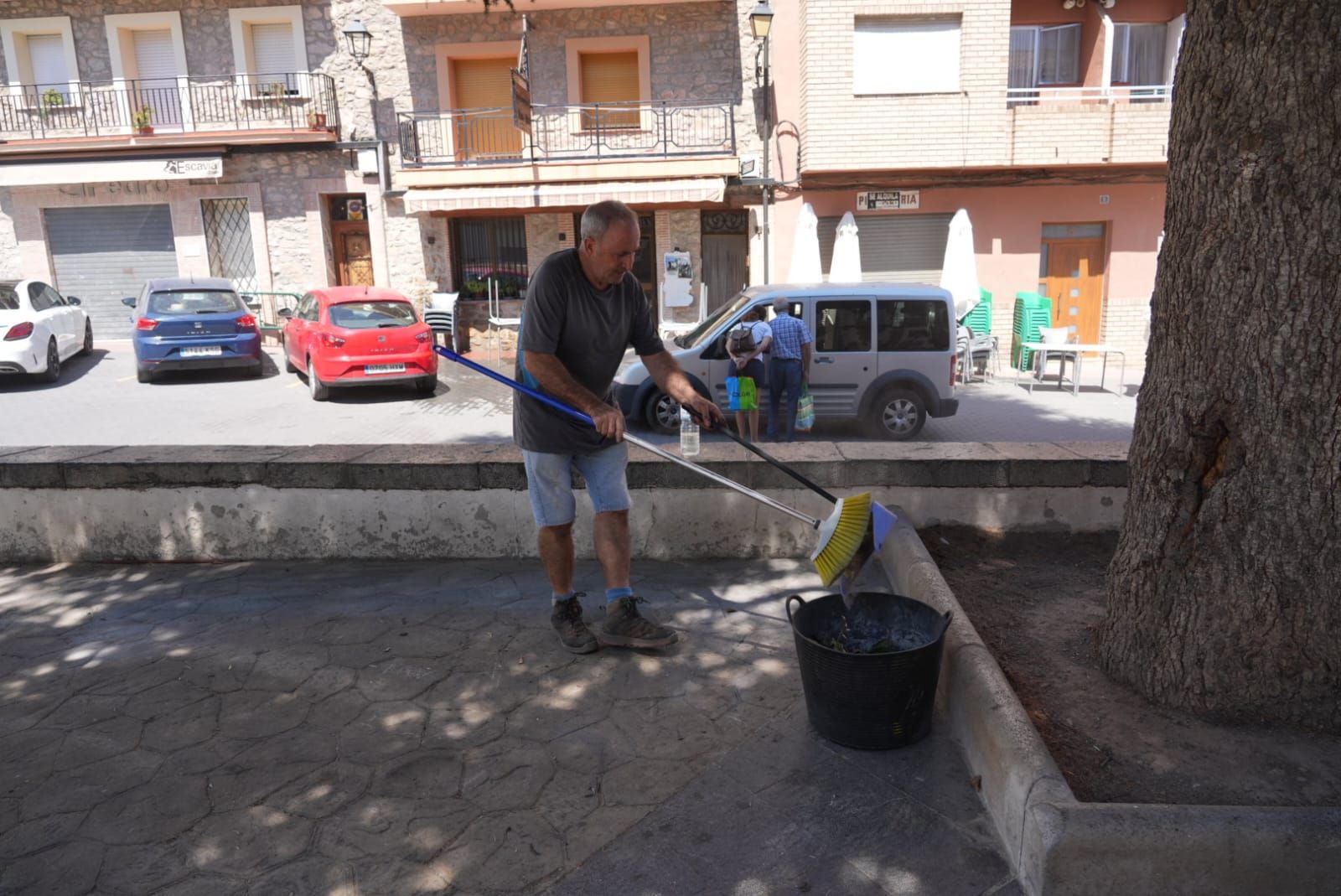 La vuelta de los vecinos de Bejís a sus casas en imágenes