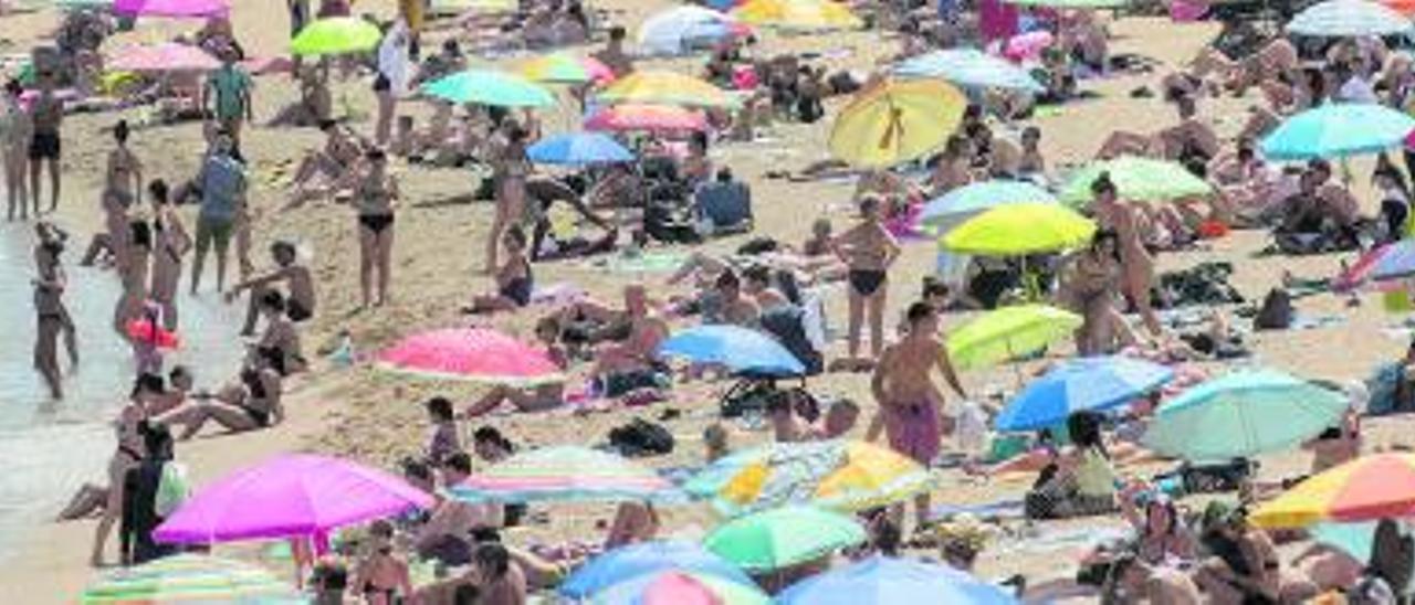 ¿Por qué las jóvenes no hacen toples en la playa?